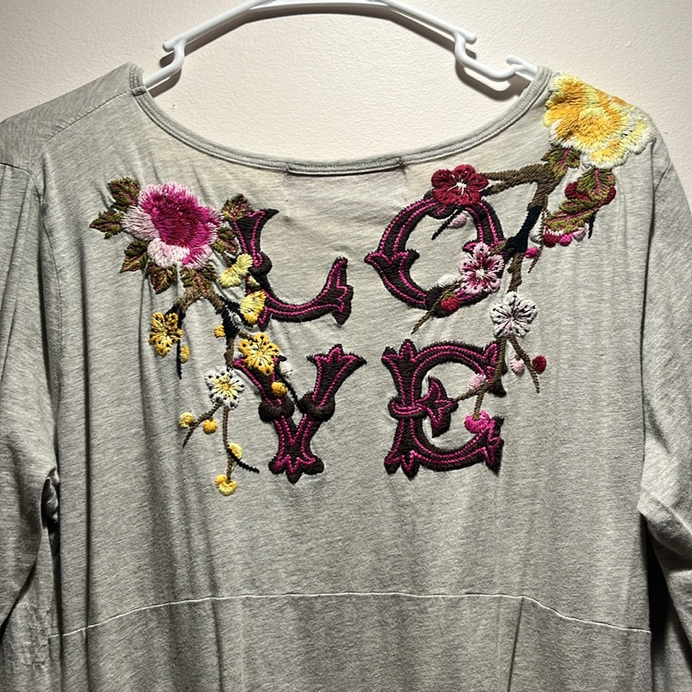 VGC - JWLA Johnny Was grey embroidered LOVE tunic Size L